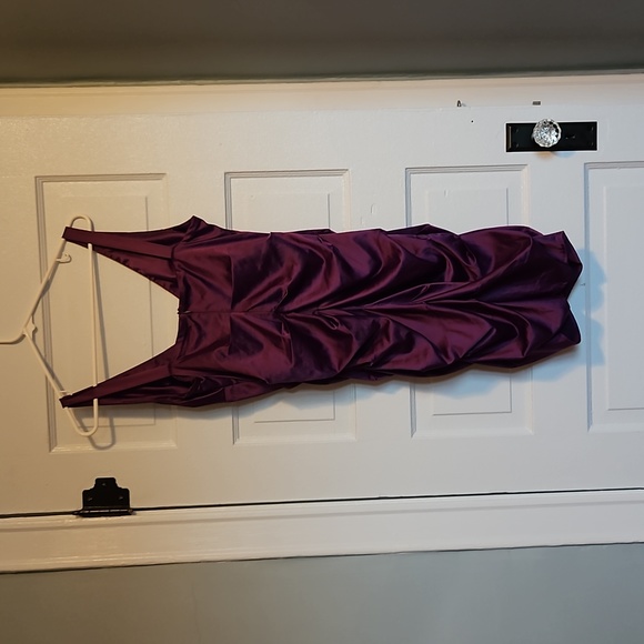 Satin purple mini dress w/ v neck. - Picture 3 of 4